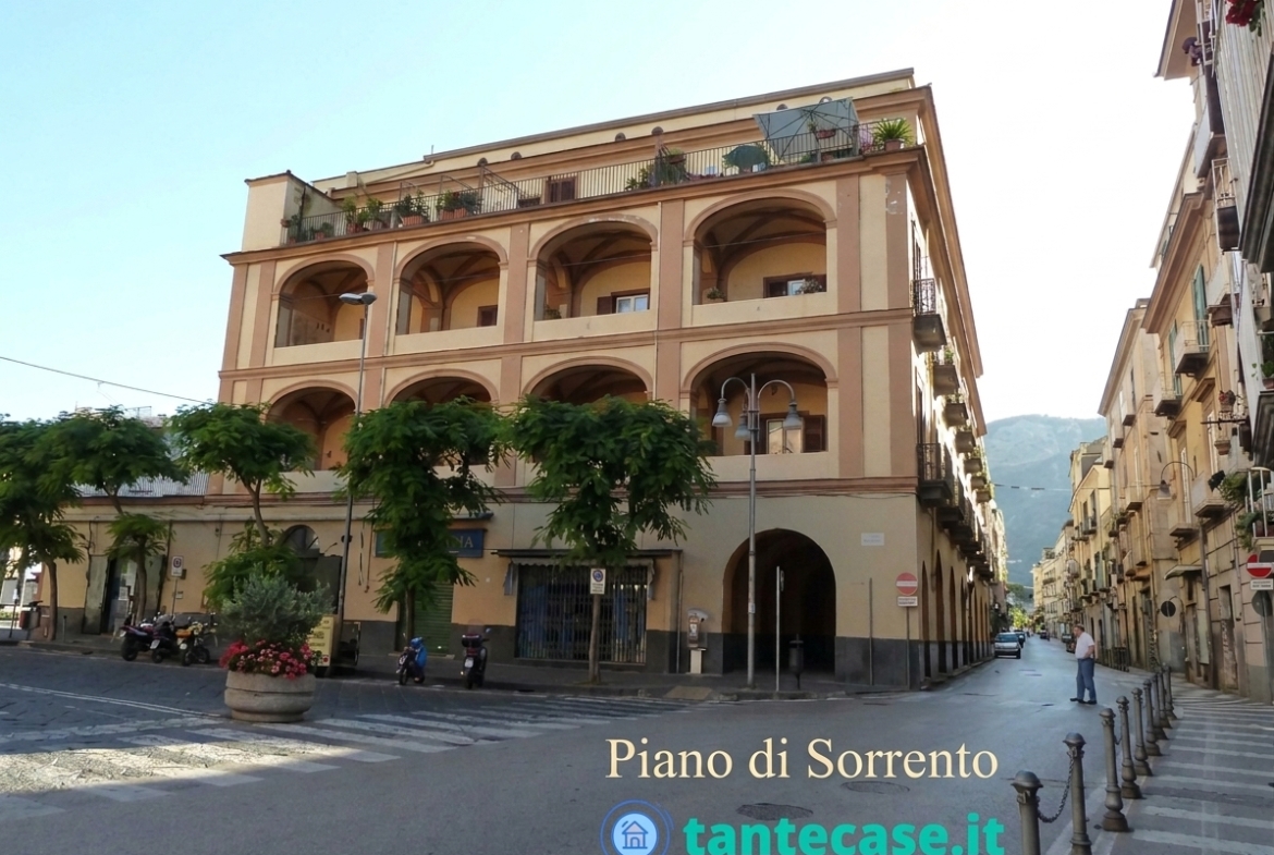 Locale Commerciale - Piano di Sorrento - Corso Italia - tantecase.it
