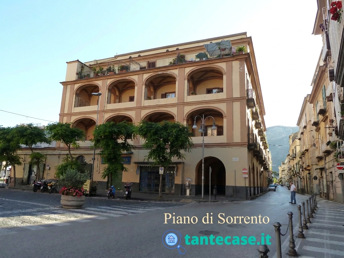 Locale Commerciale - Piano di Sorrento - Corso Italia - tantecase.it